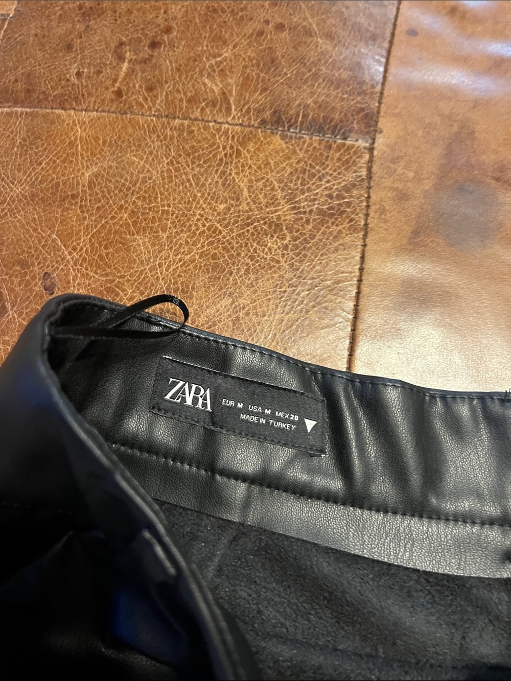 Zara faux leather high waisted shorts black with pockets - Picture 2 of 5